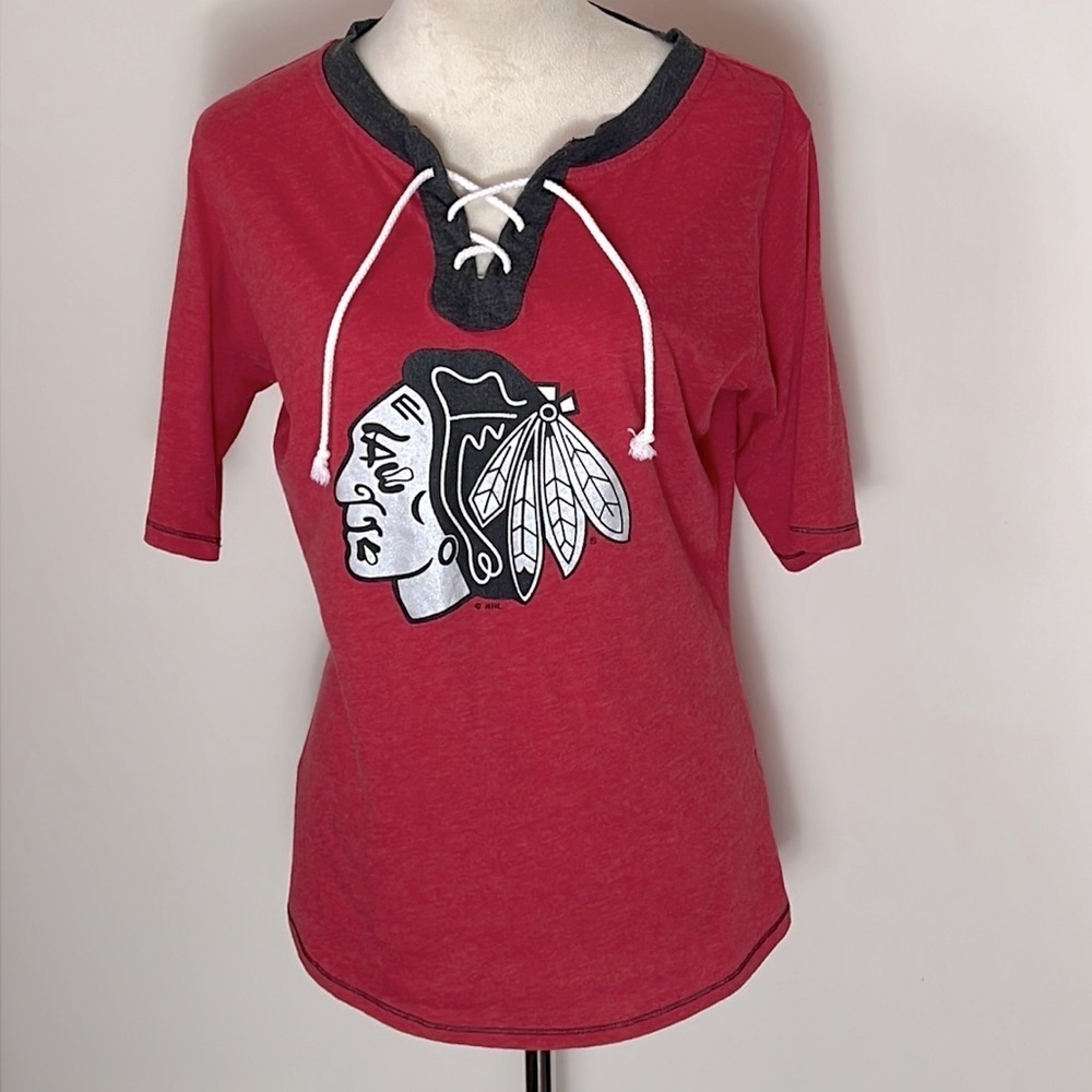 NHL LICENSED CHICAGO BLACKHAWKS SHORT SLEEVE tee LACE UP NECK WM SZ L FSU TEE!